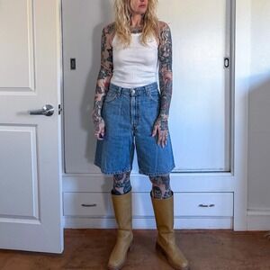 Vintage Y2K Levi's 550 denim shorts